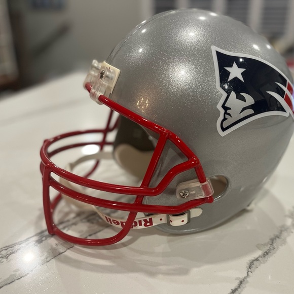 Football Riddell New England Patriots Full Size Replica Helmet - Picture 2 of 10